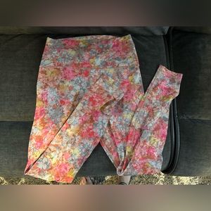 Lululemon Inflorescence Multi Size 8 leggings